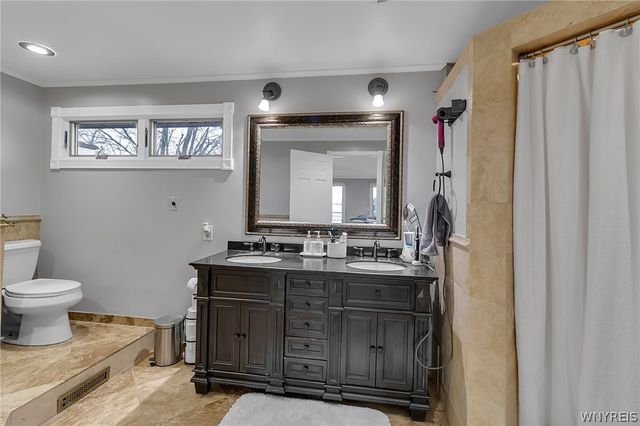 660 South Colony Road, Grand Island, NY 14072