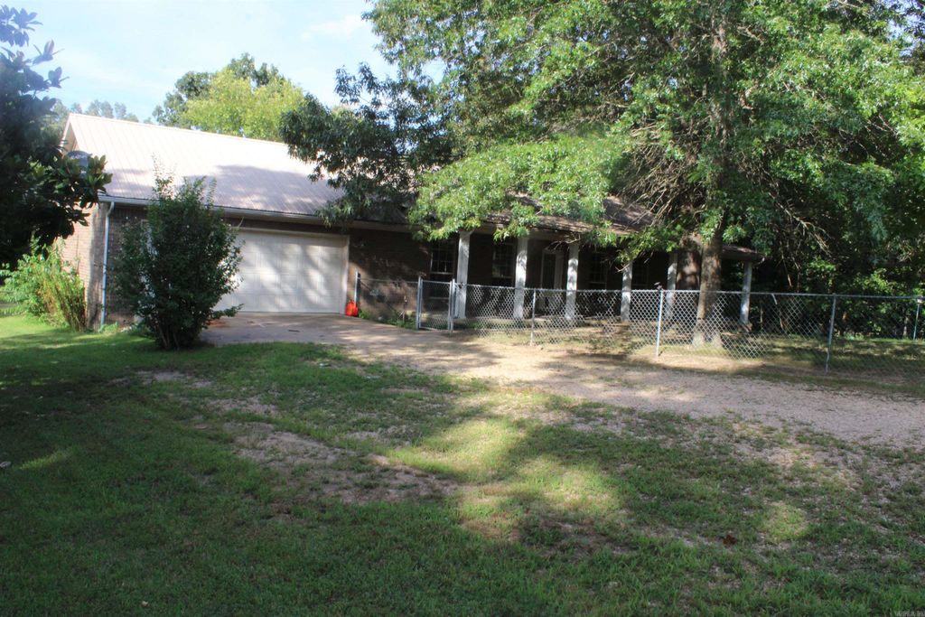 256 Grand Central Drive, Marshall, AR 72650