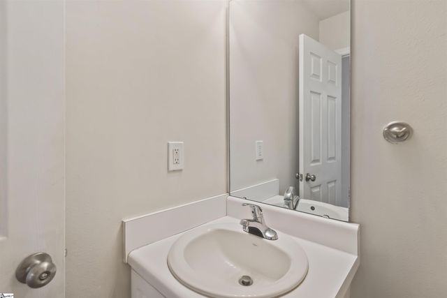 208 Mcconnell Road, Taylors, SC 29687