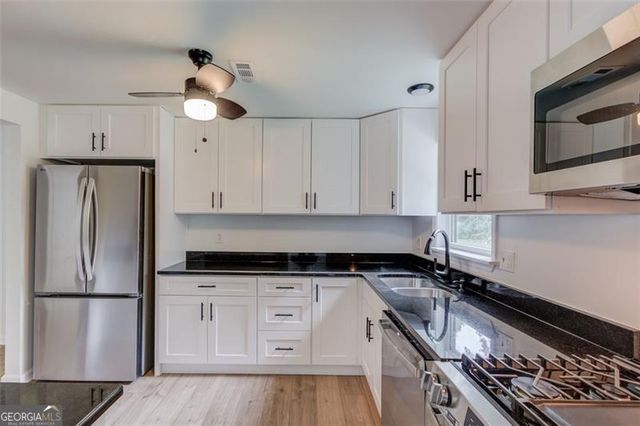 5266 LONG GREEN Lane, Stone Mountain, GA 30088