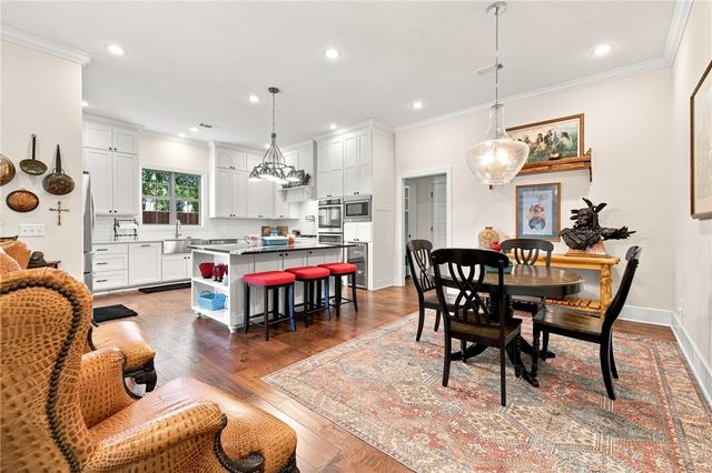 2806 S Creekside Drive, Rogers, AR 72758