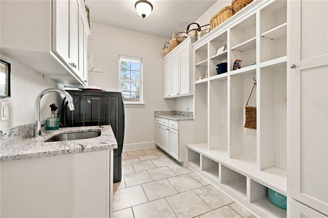 2806 S Creekside Drive, Rogers, AR 72758