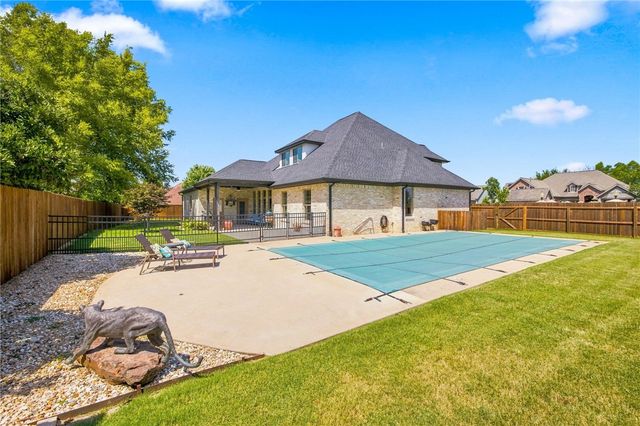 2806 S Creekside Drive, Rogers, AR 72758