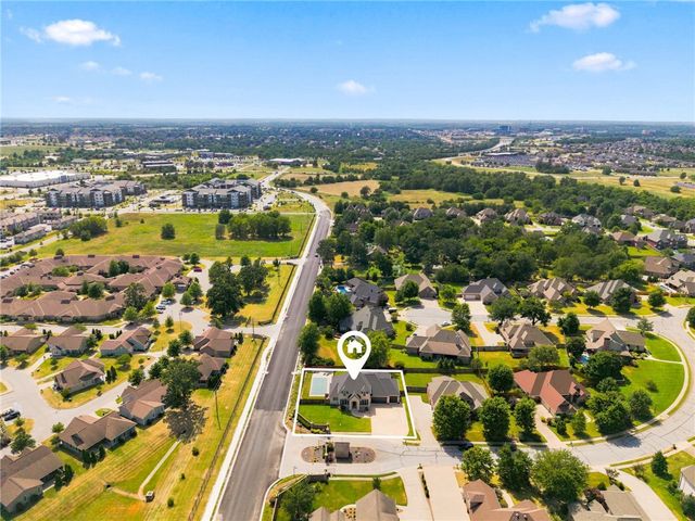 2806 S Creekside Drive, Rogers, AR 72758