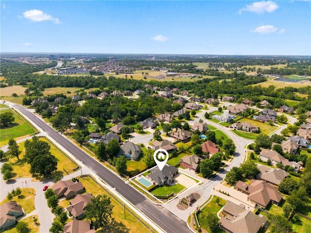 2806 S Creekside Drive, Rogers, AR 72758