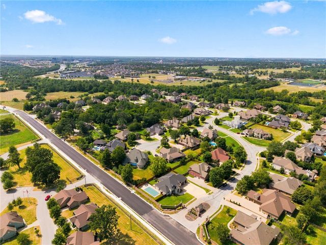 2806 S Creekside Drive, Rogers, AR 72758
