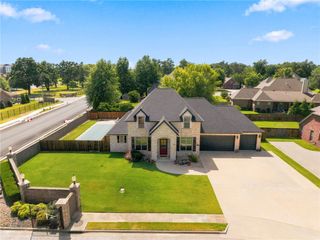 2806 S Creekside Drive, Rogers, AR 72758