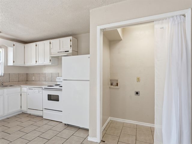 1373 Oakbluff Drive, Lancaster, TX 75146