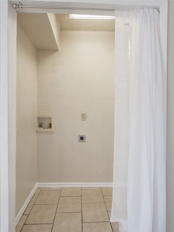1373 Oakbluff Drive, Lancaster, TX 75146