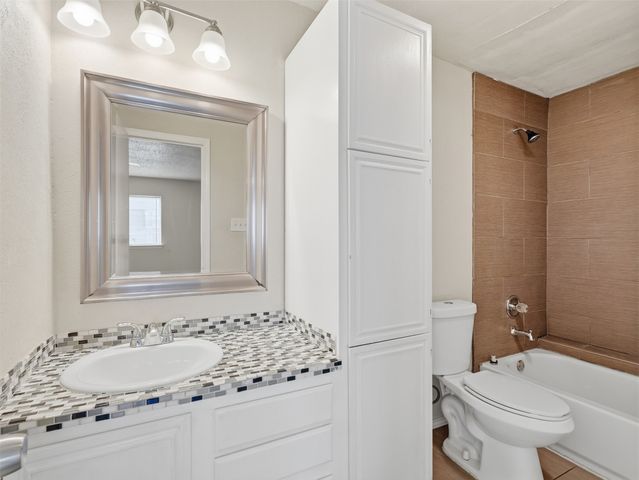 1373 Oakbluff Drive, Lancaster, TX 75146