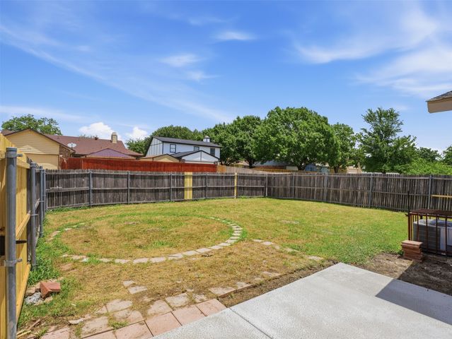 1373 Oakbluff Drive, Lancaster, TX 75146