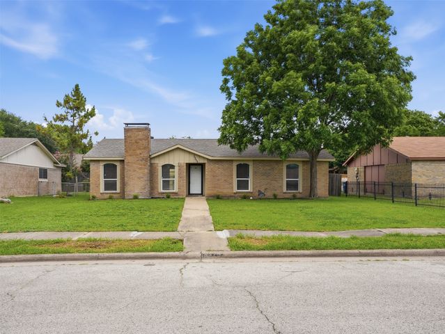 1373 Oakbluff Drive, Lancaster, TX 75146