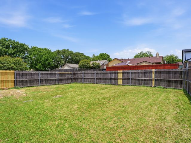 1373 Oakbluff Drive, Lancaster, TX 75146