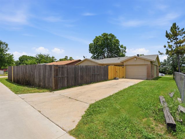 1373 Oakbluff Drive, Lancaster, TX 75146