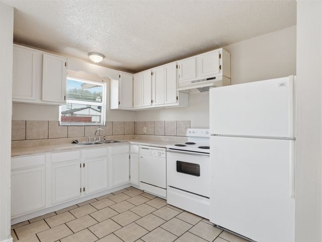 1373 Oakbluff Drive, Lancaster, TX 75146