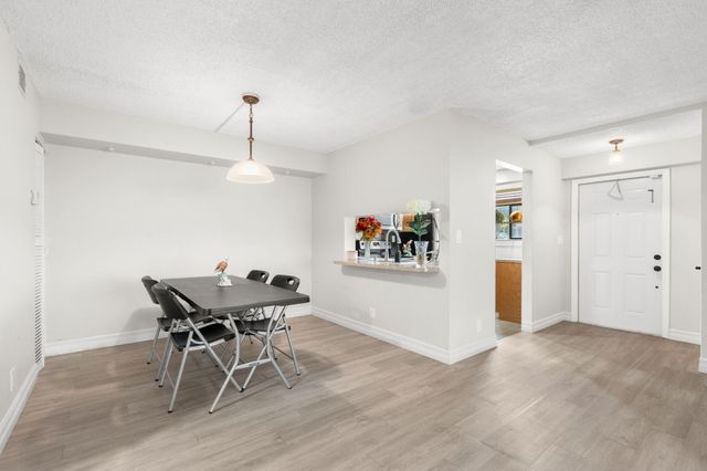3053 N Oakland Forest Drive 102, Oakland Park, FL 33309