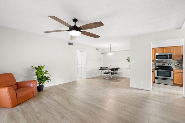 3053 N Oakland Forest Drive 102, Oakland Park, FL 33309