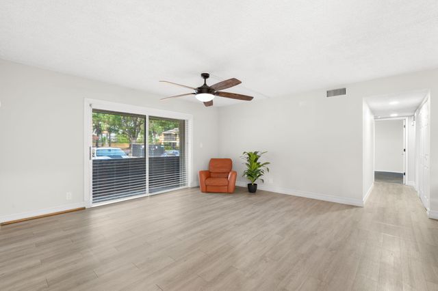 3053 N Oakland Forest Drive 102, Oakland Park, FL 33309