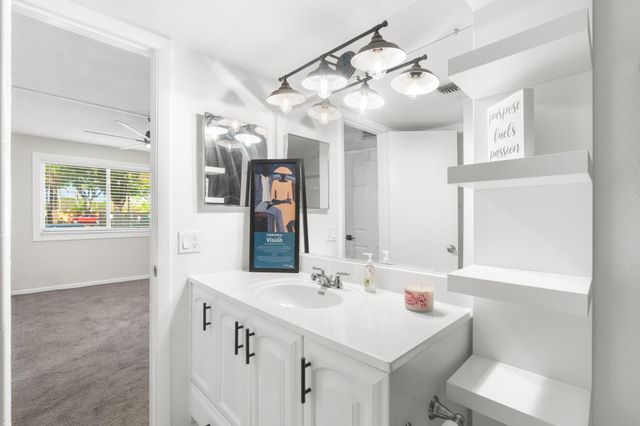 3053 N Oakland Forest Drive 102, Oakland Park, FL 33309