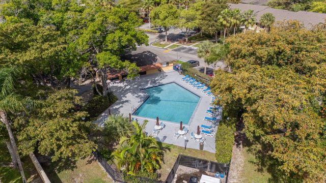 3053 N Oakland Forest Drive 102, Oakland Park, FL 33309