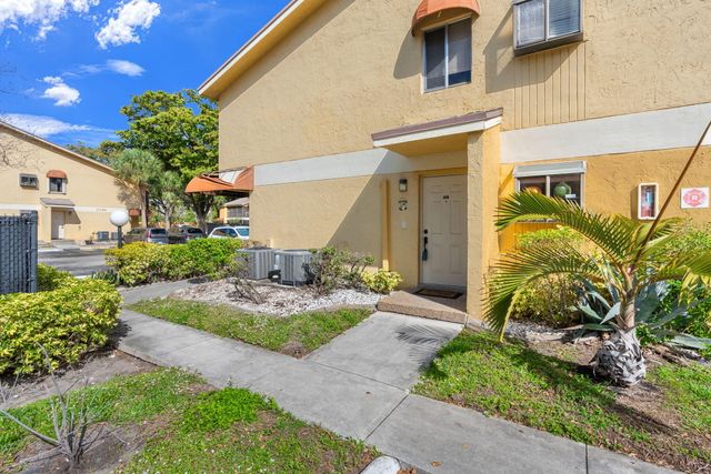 3053 N Oakland Forest Drive 102, Oakland Park, FL 33309