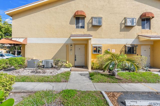 3053 N Oakland Forest Drive 102, Oakland Park, FL 33309