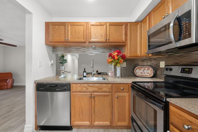 3053 N Oakland Forest Drive 102, Oakland Park, FL 33309