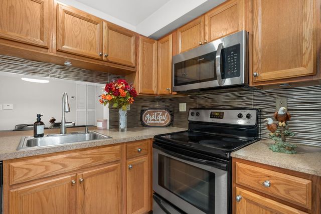 3053 N Oakland Forest Drive 102, Oakland Park, FL 33309