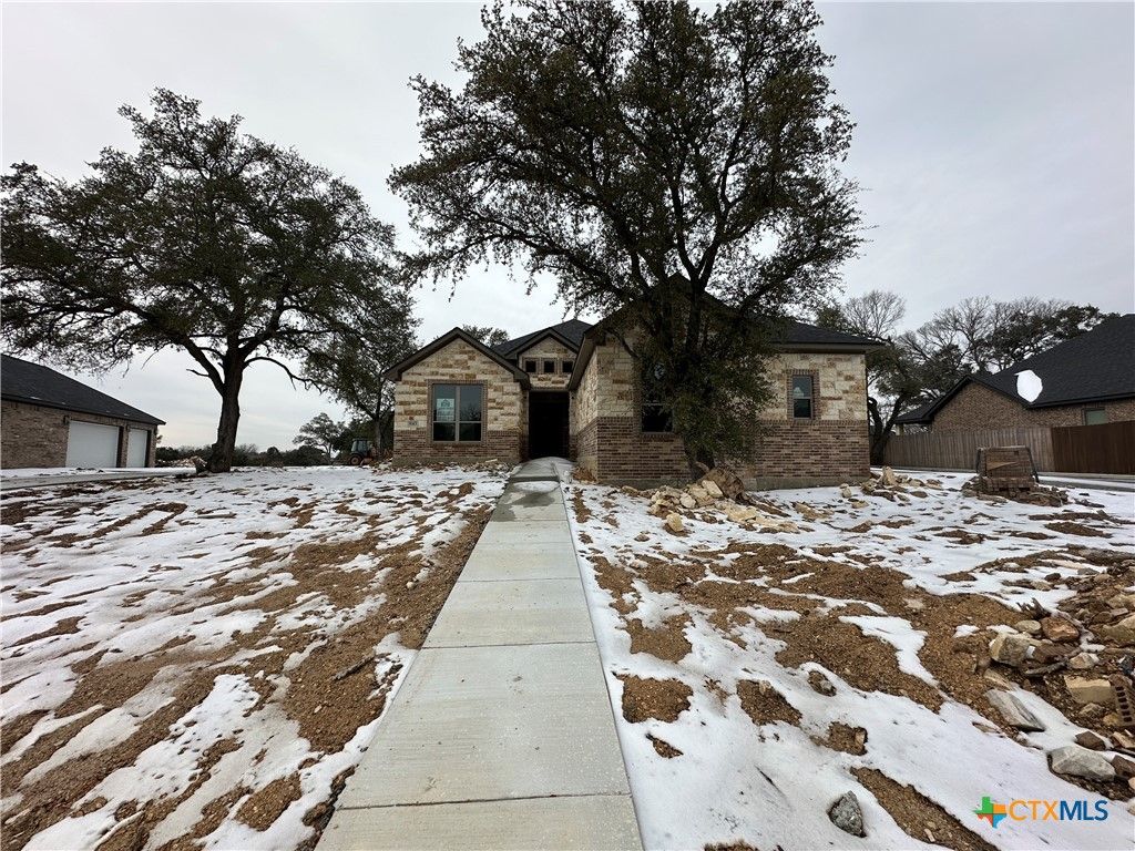 Image 1 of property listing at 643 Bald Eagle Loop, Salado, TX 76571
