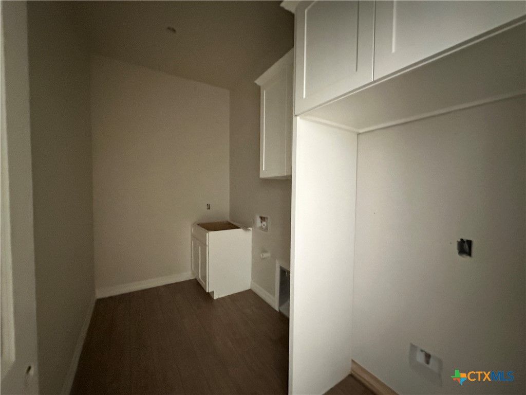 Image 10 of property listing at 643 Bald Eagle Loop, Salado, TX 76571