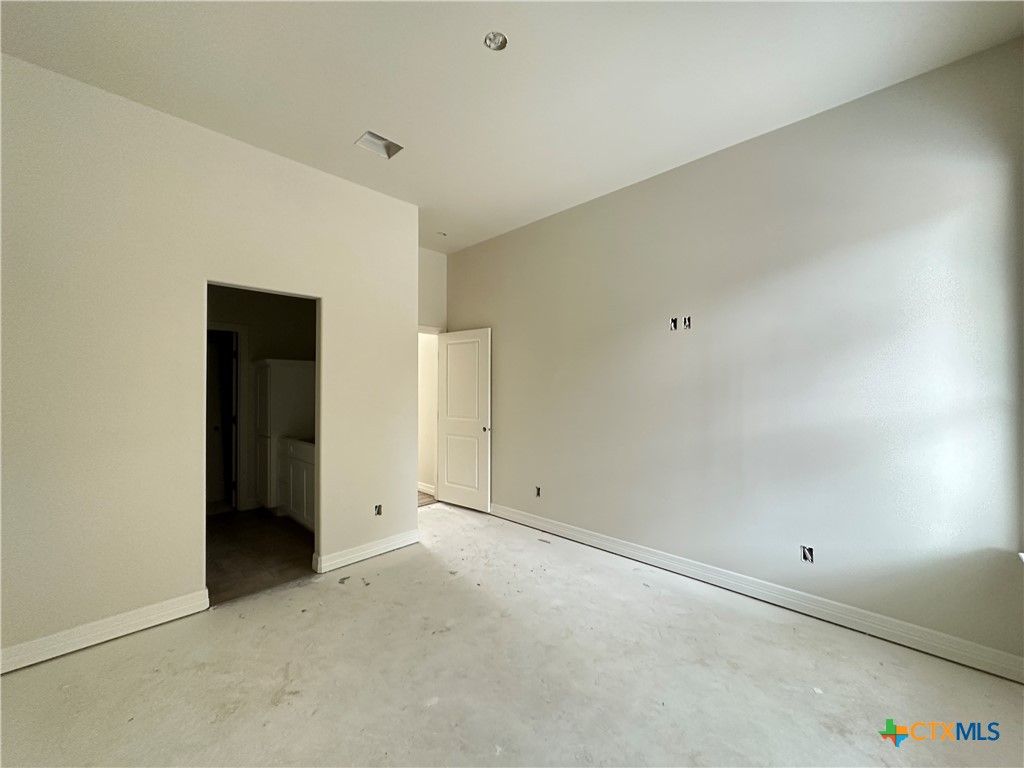 Image 15 of property listing at 643 Bald Eagle Loop, Salado, TX 76571