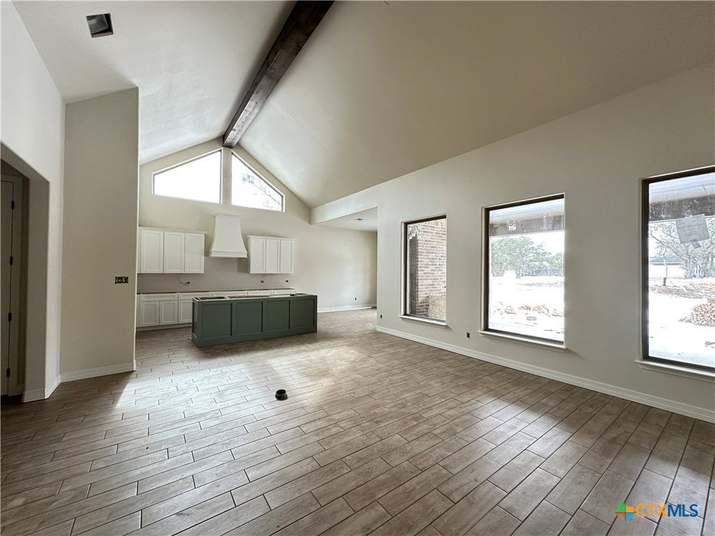 Image 3 of property listing at 643 Bald Eagle Loop, Salado, TX 76571