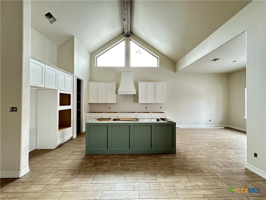 Image 4 of property listing at 643 Bald Eagle Loop, Salado, TX 76571