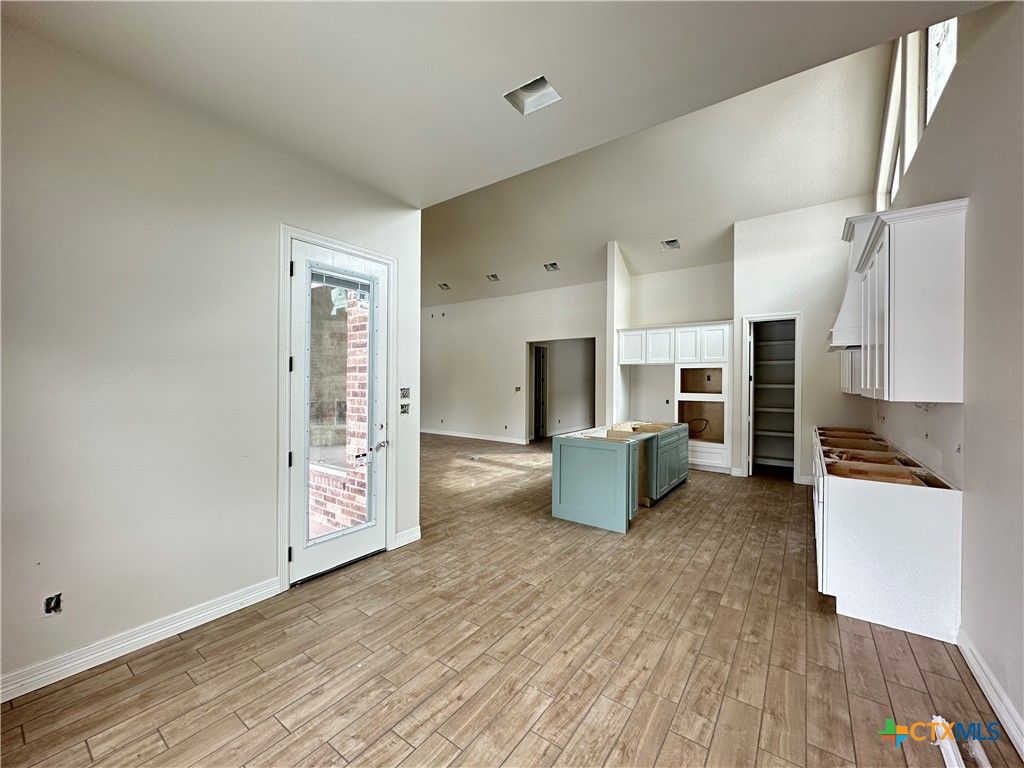 Image 5 of property listing at 643 Bald Eagle Loop, Salado, TX 76571