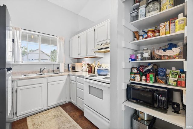 705 N Hanover Glen, Ellettsville, IN 47429