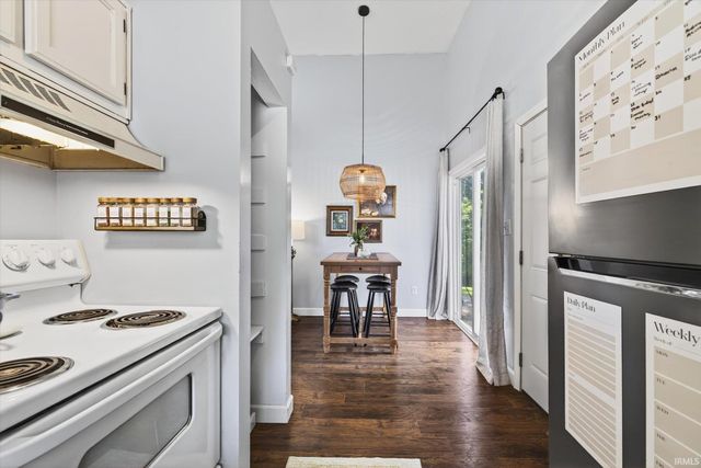 705 N Hanover Glen, Ellettsville, IN 47429