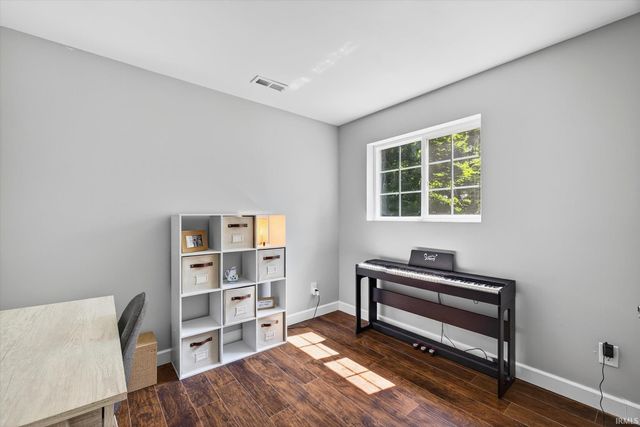 705 N Hanover Glen, Ellettsville, IN 47429