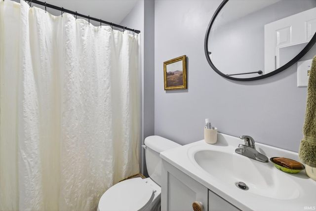 705 N Hanover Glen, Ellettsville, IN 47429