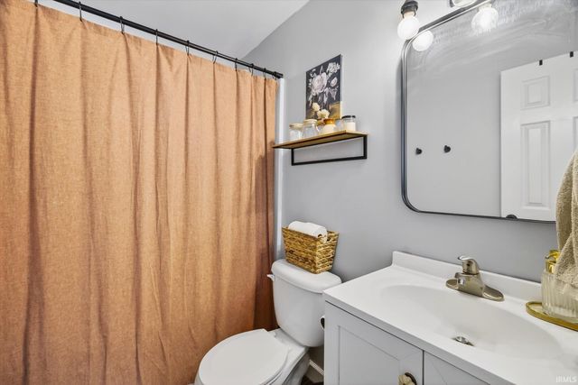 705 N Hanover Glen, Ellettsville, IN 47429