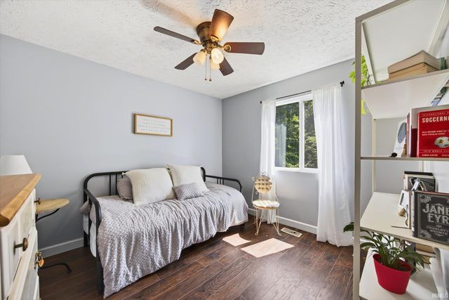 705 N Hanover Glen, Ellettsville, IN 47429