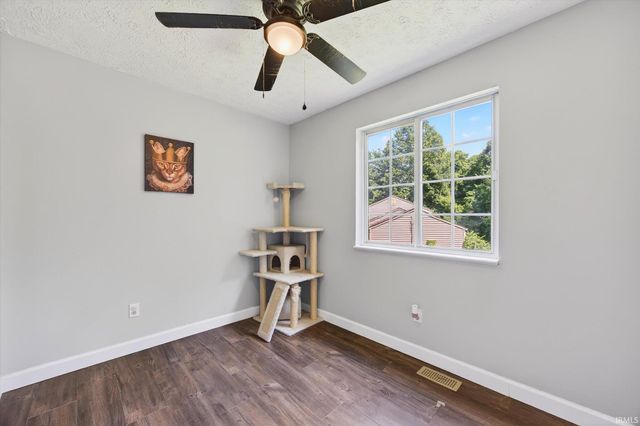 705 N Hanover Glen, Ellettsville, IN 47429