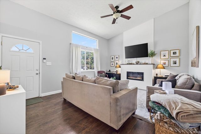 705 N Hanover Glen, Ellettsville, IN 47429