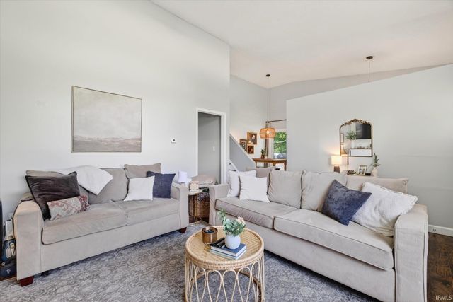 705 N Hanover Glen, Ellettsville, IN 47429