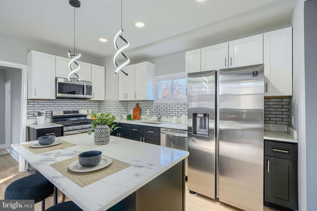 Image 13 of property listing at 3802 FERNHILL AVE, Baltimore, MD 21215