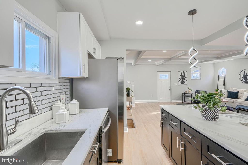 Image 14 of property listing at 3802 FERNHILL AVE, Baltimore, MD 21215