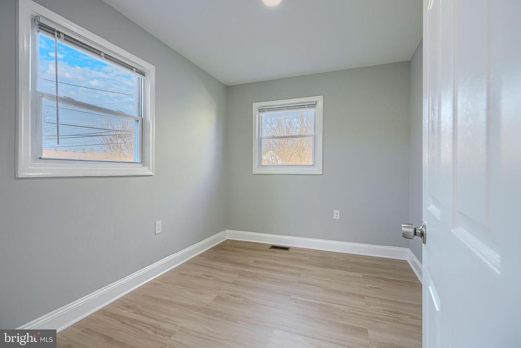Image 27 of property listing at 3802 FERNHILL AVE, Baltimore, MD 21215