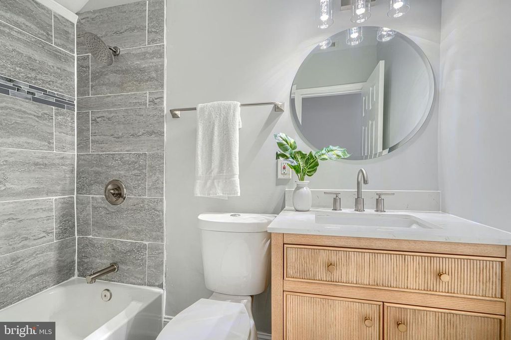 Image 32 of property listing at 3802 FERNHILL AVE, Baltimore, MD 21215