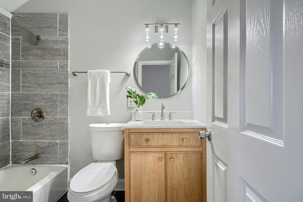 Image 41 of property listing at 3802 FERNHILL AVE, Baltimore, MD 21215