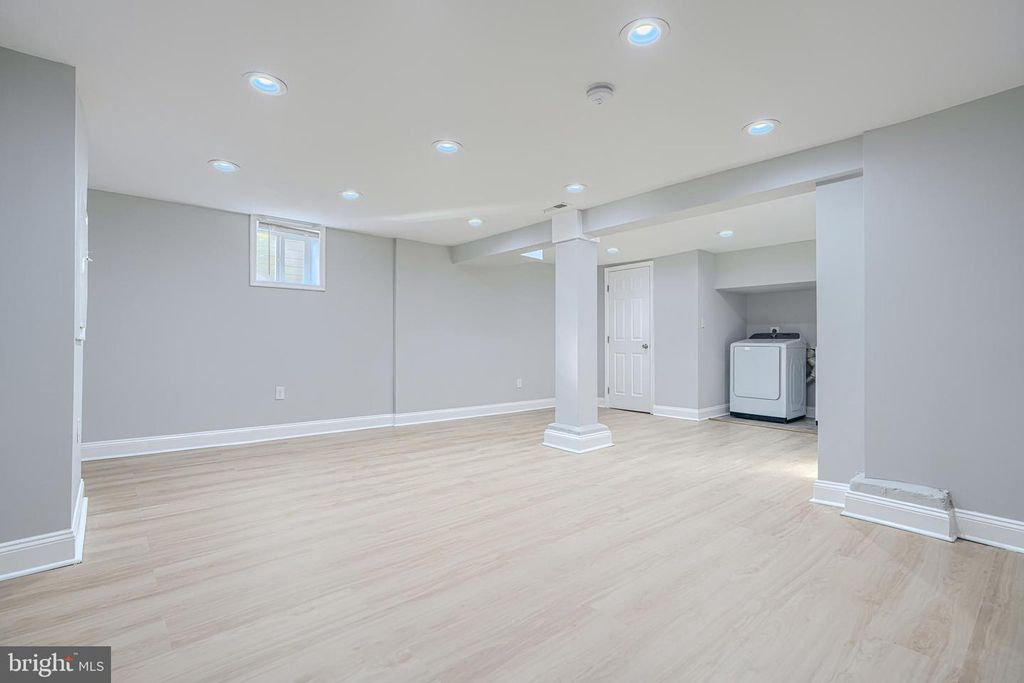 Image 44 of property listing at 3802 FERNHILL AVE, Baltimore, MD 21215