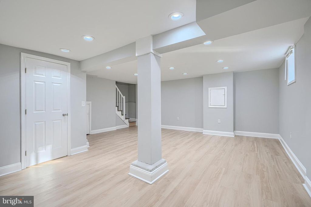 Image 46 of property listing at 3802 FERNHILL AVE, Baltimore, MD 21215